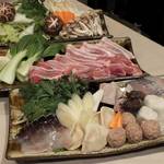 福建家庭料理 旬の香 - “シーフードの盛り合わせ”　“鶏肉と豚肉の盛り合わせ”　“野菜の盛り合わせ”
      三皿もの「火鍋」の具材♪
      