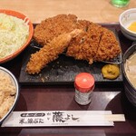 Tonkatsu Fujiyoshi - 厚さ30ミリ熟成極厚ロースカツ定食 、 TP海老フライ、具だくさん豚汁