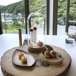 MAISON LAFITE - ◆ここでサプライズ。今月が私の誕生月だと覚えていてくださったようで、オルゴールの「ハッピーバースデー」の調べと共に 祝ってくださいました。m(__)m もう引き算をしたい年齢ですけれど、祝って頂けるのは嬉しいですね、ありがとうございます。m(__)m