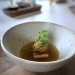 MAISON LAFITE - ＊赤雲丹の盛り付けが繊細。ポレンタはとうものこしの味わいも濃厚なのですが、上下の焼き目の部分が香ばしくて美味しい。