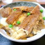 きくや食堂 - カツ丼（グリーンピースは昭和の象徴）