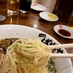 ばりきやラーメン - ブレっブレの麺リフト