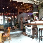 奥はヘアサロンです