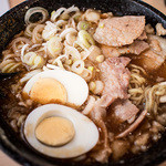 Menyasampo - 3歩ラーメン細麺150g(780円)、1辛、ニンニク無し、+ゆでたまご50円。