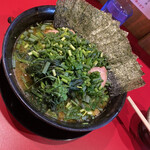 家系ラーメン 稲葉家 - ラーメン肉増し青ネギトッピング硬め濃いめ多め