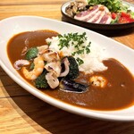 ビストロカフェ レディース&ジェントルメン - 魚介のアメリケーヌソースカレー（1,980円）
