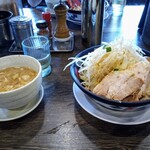 太一商店 - つけ麺 野菜増し 誕生日クーポンで肉増し、味玉、訳あり味玉を追加してます。