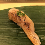 寿司処 やまざき - おまかせ６０００円。のど黒炙り。定番ですが、思い切りの良い炙りで、溶け出す脂がたまりません（╹◡╹）（╹◡╹）