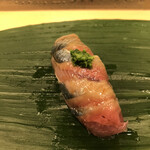寿司処 やまざき - おまかせ６０００円。秋刀魚。三枚付けでの提供です。口溶けが良く、シャリとのバランスが良くなっています（╹◡╹）