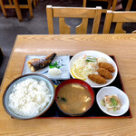 ぼんち食堂 - 魚とカキフライ定食　¥1000