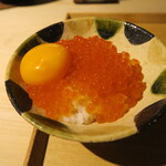 日本料理 みや  - 新イクラ、卵黄味のせ御飯
