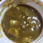 セブンイレブン - 一膳ごはん和風カレー、上の段のカレをごはんに流し込みます