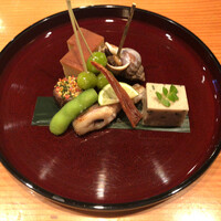 日本料理 たかむら - まずは八寸から(^O^)／いずれも丁寧な造り込みを感じられる品々♪特に浅利と春菊胡麻寄せとメヒカリ風干しが好き♡味わい深い胡麻寄せも旨味の乗ったメヒカリもバチコと共に酒盗でした♫