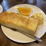 CAZAN珈琲店 - スープモーニングのパンと玉子サラダ、フルーツ