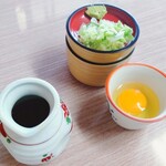 美登利 - 冷たい蕎麦には生卵つき