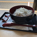 山太 - しらす丼(¥800-)
