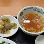 日高屋 - 日高屋 西葛西北口店 定食に付く醤油味スープと搾菜