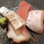 Yakigai Akoya - 赤字定食１５００円。お刺身４点盛り。太刀魚炙り、ブリ、金目鯛、タコ。どの品も新鮮さが感じられ、とても美味しかったです（╹◡╹）