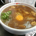 手打庵 - 月見カレーうどん大盛り。900円