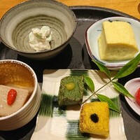 ききょう家 - 前菜　ごま豆腐、生麩田楽、ミニトマト蜜煮、だし巻き、枝豆の白和え