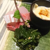 ききょう家 - お造り　カンパチ刺身、ほうれん草のお浸し、生ゆば（生姜醤油）