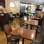 UCC Cafe Comfort - 店内テーブル席①