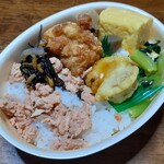ほっともっと - 料理写真:彩・鮭わかめ弁当