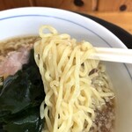 とんとんラーメン - チャーシューメン　麺アップ