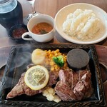 ステーキとハンバーグのさる～ん - 食べ比べハーフ&ハーフランチ　1485円