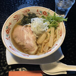 中華きしん - 醤油ラーメン（この日の出汁は錦爽鶏とヒラメでした…日替りで出汁が違うそうです。）