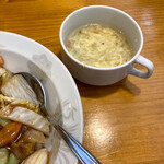 中華料理 全家福 - 味もそっけもない玉子スープ