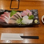Oogaki Osakana Ichiba - お刺身4種盛り　ハマチ、サワラのたたき、メジマグロ、鯛