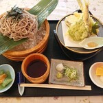 季の箱 - 天ぷら付き盛りそば(1,500円)