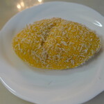 パティスリー ディッシュ パレード - YELLOW：豚のひき肉とスパイスをブレンドしたキーマカレーパン