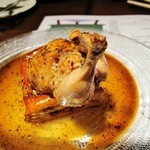 フランス産ウズラのフォアグラ包み　トリュフソース