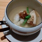 華丸吉日 - 鱧と松茸の椀物　