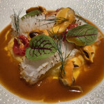 モノリス - アイオリ、炙ったアオリイカ、モンサンミッシェル産ムール貝、ドライトマト、ジュドポワソンのソース
