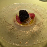 モノリス - ズワイガニ、フルーツトマト、キャビア、パプリカのムーズ