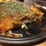 Hiroshima Okonomiyaki Teppan Sakaba Yakitora - 広島焼き断層やっ‾͟͟͞(((ꎤ°᷄д°᷅)و