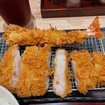 とんかつ新宿さぼてん - 秋田県産 純穂豚ロースかつ 大海老フライ御膳(ごはん大盛)