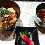 鉄板焼 銀杏 - 舞茸と牛しぐれ煮のガーリックライス