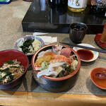 歩 - ちらし丼 1000円