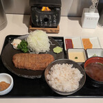 浅草 牛かつ - 麦飯＋とろろ＋明太子セット（牛カツは130g）上から