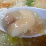 新宝来軒 - がたたんラーメン。右のが ” 白玉団子 ”