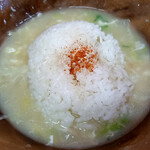 新宝来軒 - がたたんラーメンのスープにライスドボン～ッ！