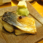 みかく - 2012.11.9）焼魚定食（１０５０円）の鯖の塩焼き。甘みのある青大根がうまい