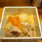 みかく - 2012.11.9）大鉢に入った肉じゃが