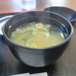 海鮮､定食､天ぷらと酒 舟源 - 美味しい味噌汁です