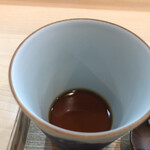 飯田商店 - １cmに満たないであろう汁