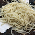 飯田商店 - 入れてくださいと言われ、待たれていたので撮影出来ず。既に昆布の粘りスープを纏ってる細麺